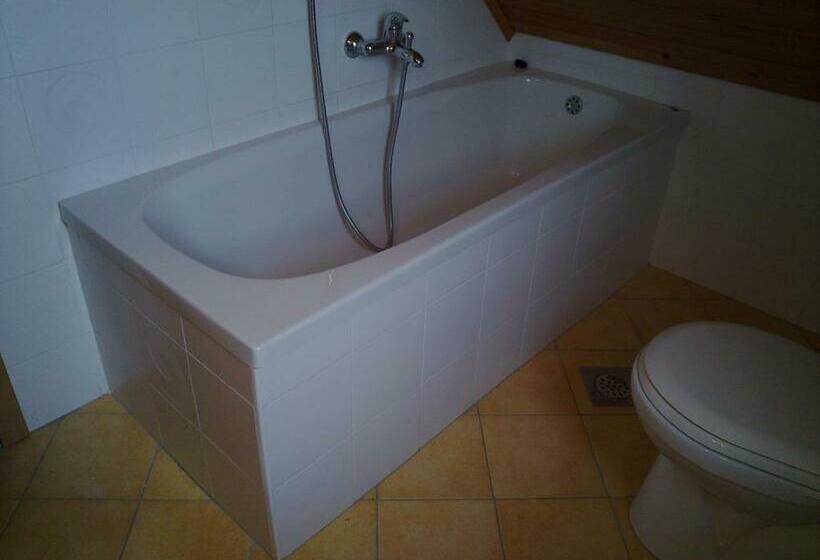 اتاق استاندارد چهار تخته, B&b Na Kluk