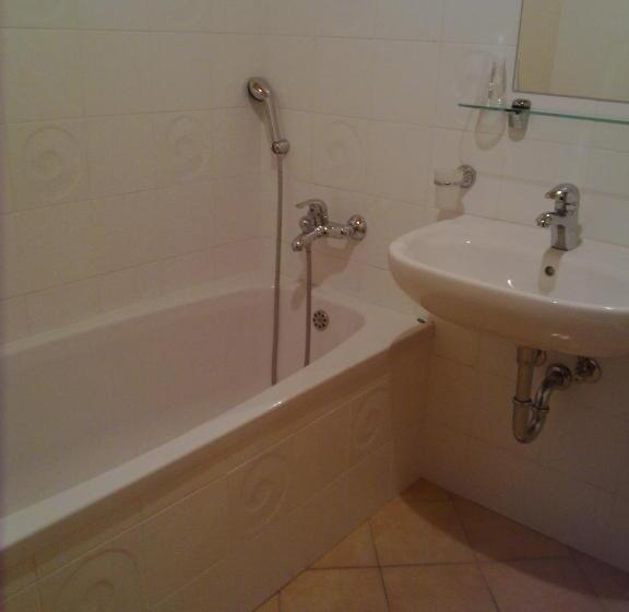 اتاق استاندارد, B&b Na Kluk