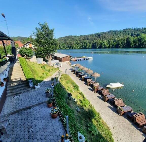 اتاق استاندارد با چشم‌انداز دریاچه, Gostisce Jezero