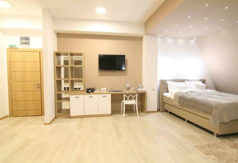 سوییت خانوادگی, Gardenia Hotel & Spa