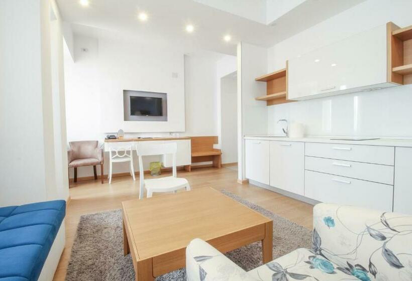 سوییت خانوادگی, Gardenia Hotel & Spa