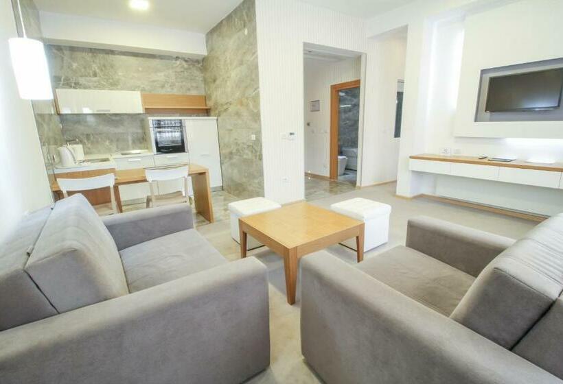 سوییت خانوادگی, Gardenia Hotel & Spa