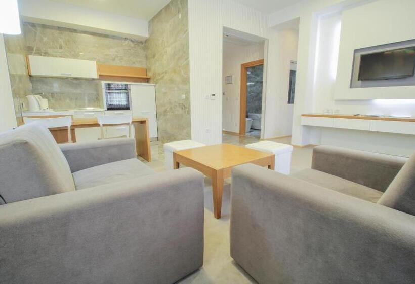 سوییت خانوادگی, Gardenia Hotel & Spa