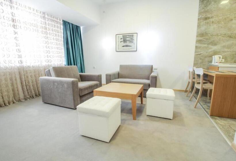 سوییت خانوادگی, Gardenia Hotel & Spa