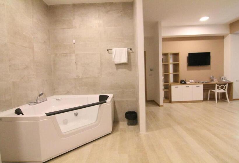 سوییت خانوادگی, Gardenia Hotel & Spa