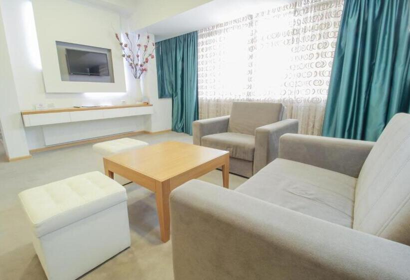 سوییت خانوادگی, Gardenia Hotel & Spa