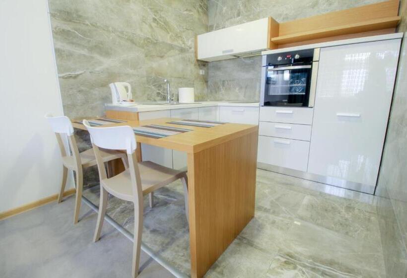 سوییت خانوادگی, Gardenia Hotel & Spa