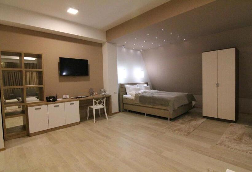 سوییت خانوادگی, Gardenia Hotel & Spa