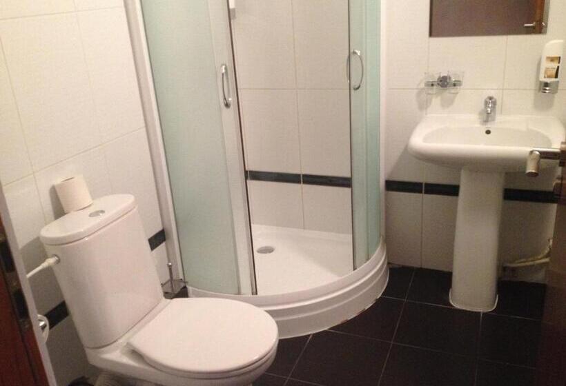 スタンダードトリプルルーム, Garni Hotel Cosmopolitan