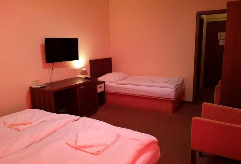 スタンダードトリプルルーム, Garni Hotel Cosmopolitan