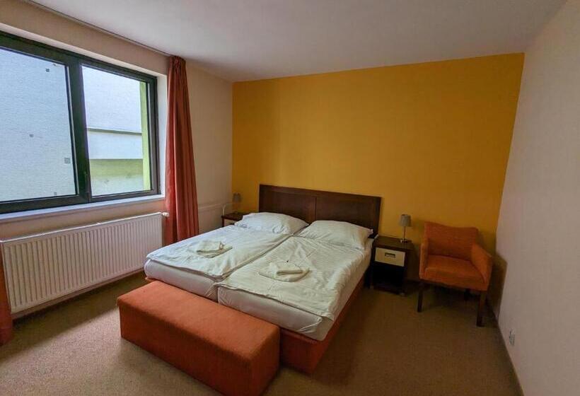 スタンダードトリプルルーム, Garni Hotel Cosmopolitan