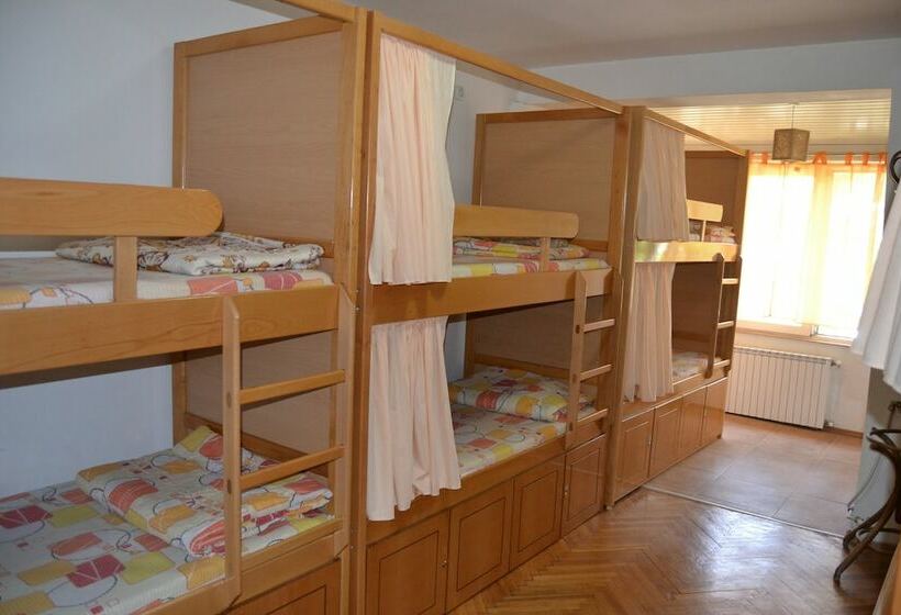 تختخواب در اتاق مشترک, Hostel Valentin 2