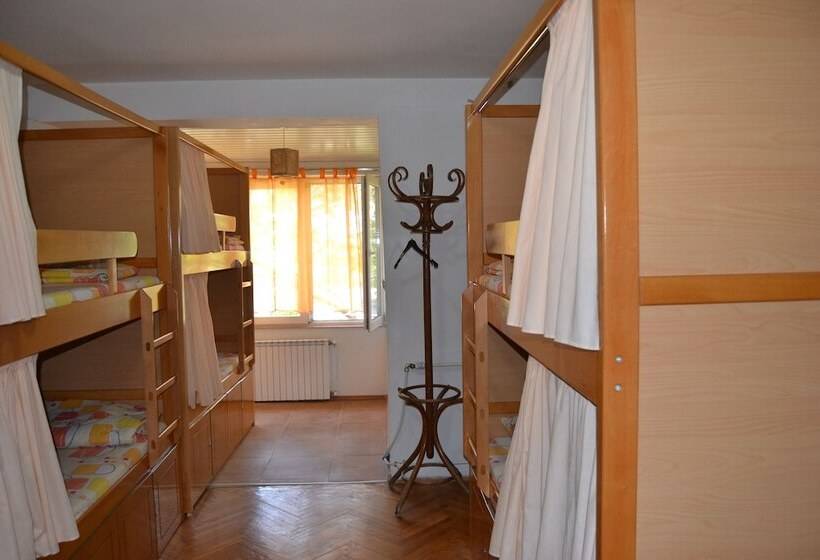 تختخواب در اتاق مشترک, Hostel Valentin 2