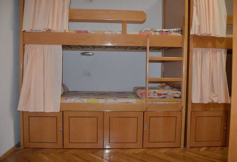 تختخواب در اتاق مشترک, Hostel Valentin 2