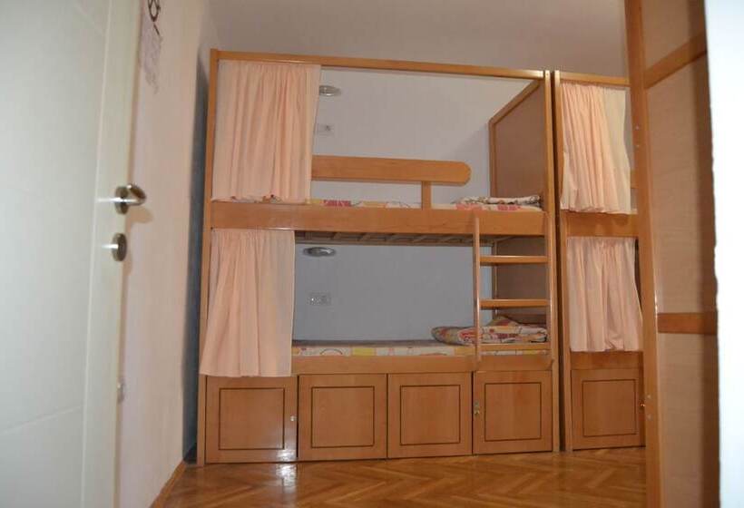 تختخواب در اتاق مشترک, Hostel Valentin 2
