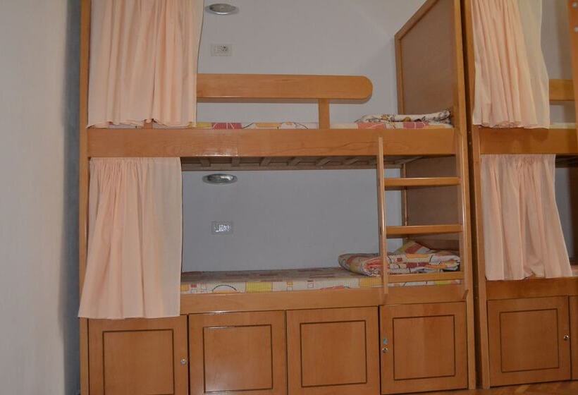 تختخواب در اتاق مشترک, Hostel Valentin 2