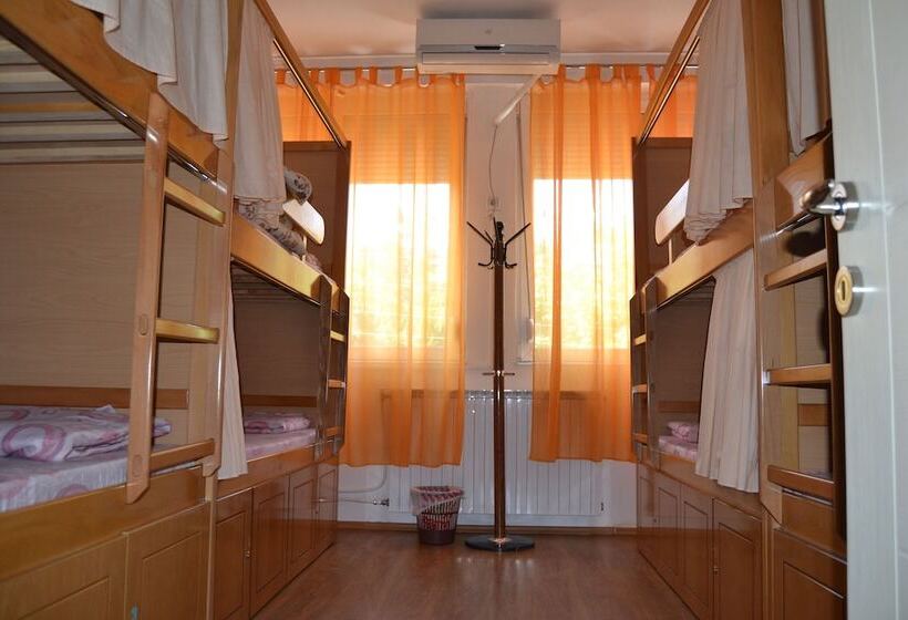 تختخواب در اتاق مشترک, Hostel Valentin 2