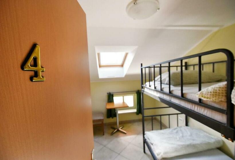 اتاق استاندارد, Hostel X Point