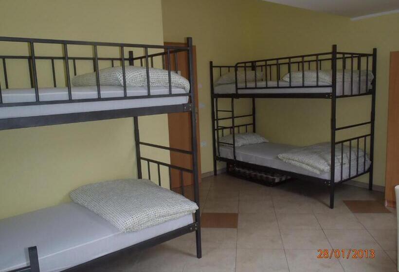 اتاق پنجتخته استاندارد, Hostel X Point