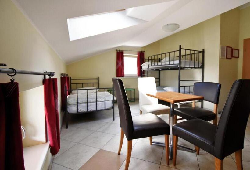 اتاق پنجتخته استاندارد, Hostel X Point