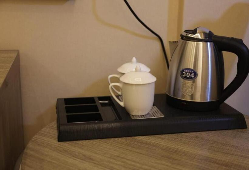 اتاق استاندارد سه نفره, Al Shaiki