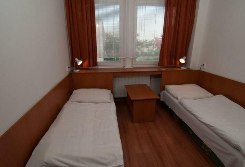 اتاق خانوادگی, Avion