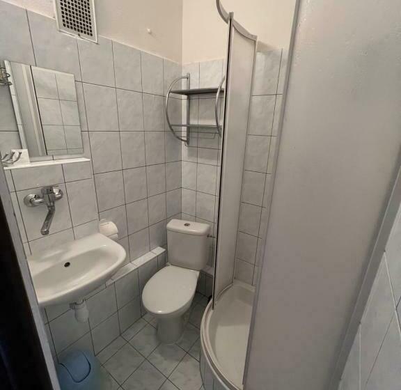 استودیوی استاندارد, Avion