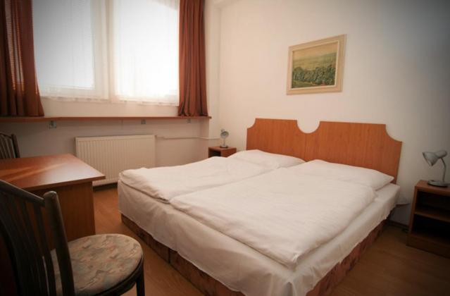 اتاق خانوادگی, Avion