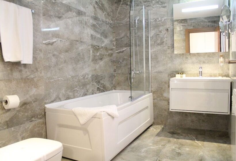 سوییت خانوادگی, Gardenia Hotel & Spa