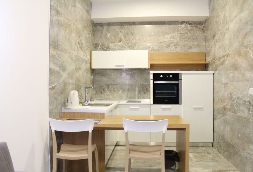 سوییت خانوادگی, Gardenia Hotel & Spa