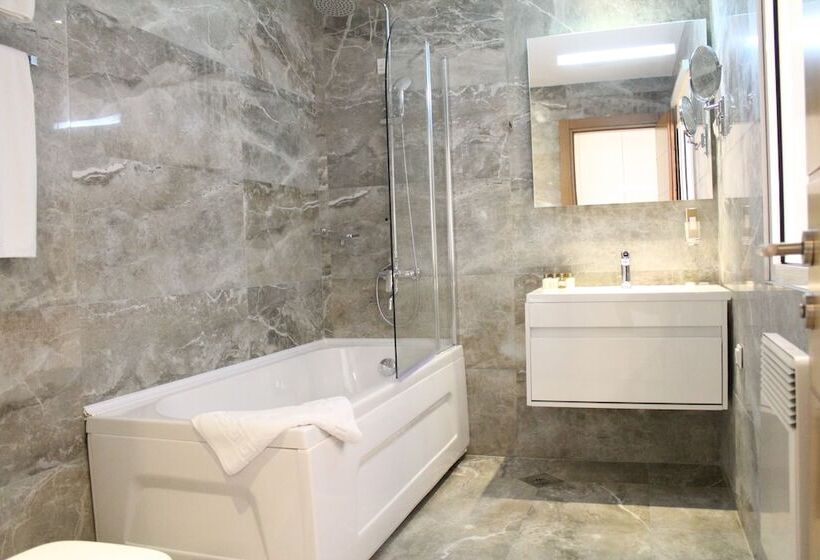 سوئیت جونیور با ماساژ آبی, Gardenia Hotel & Spa