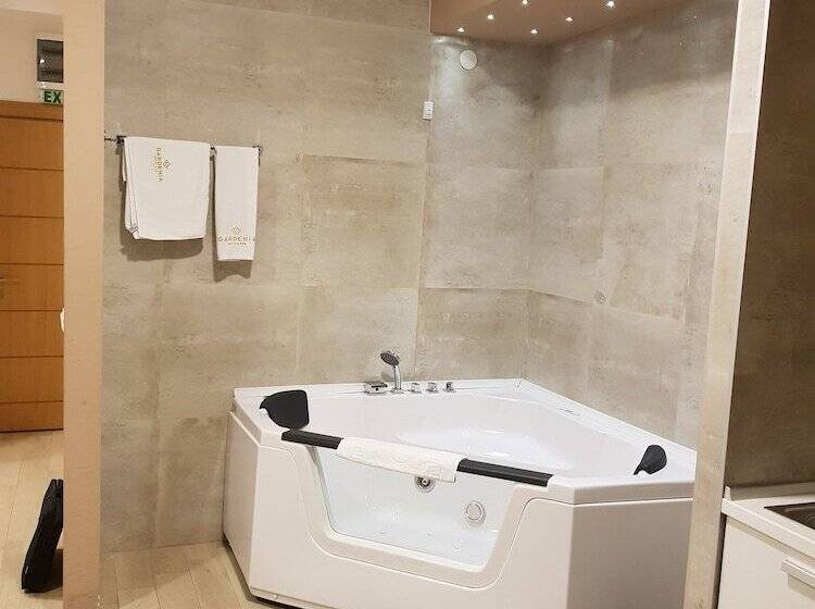 سوئیت جونیور با ماساژ آبی, Gardenia Hotel & Spa