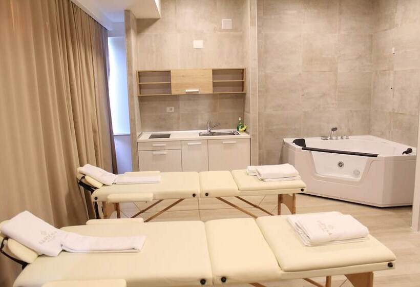 سوئیت جونیور با ماساژ آبی, Gardenia Hotel & Spa