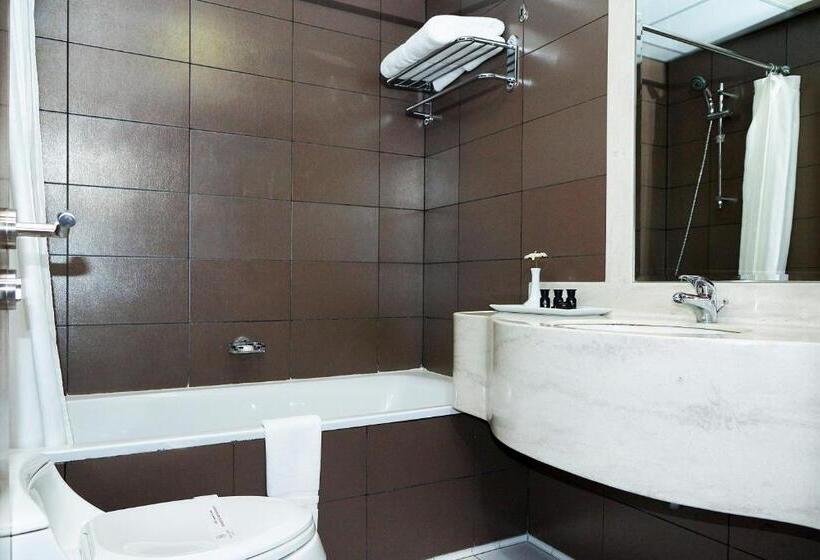 جناح جونيور, Grand Mayral