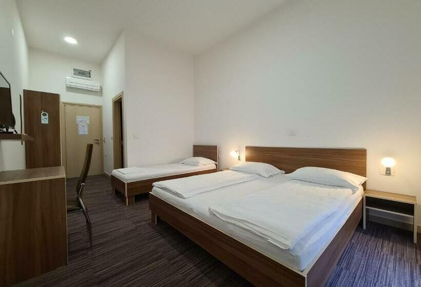 اتاق استاندارد سه تخته با چشمانداز باغ, Lavender Oleander Resort