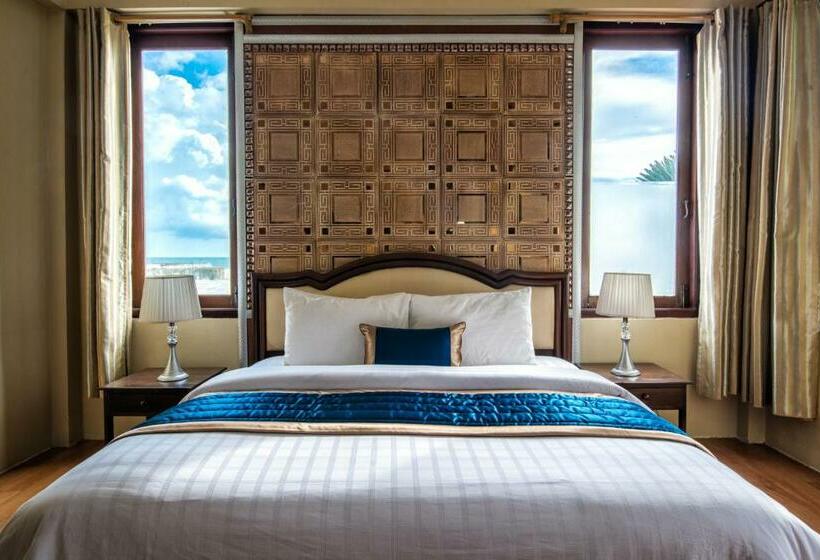 بانگلوی لوکس, Lux