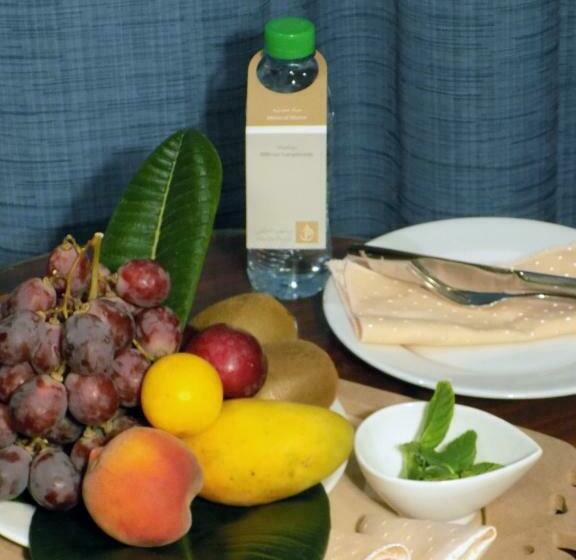 标准单人间, Onizah