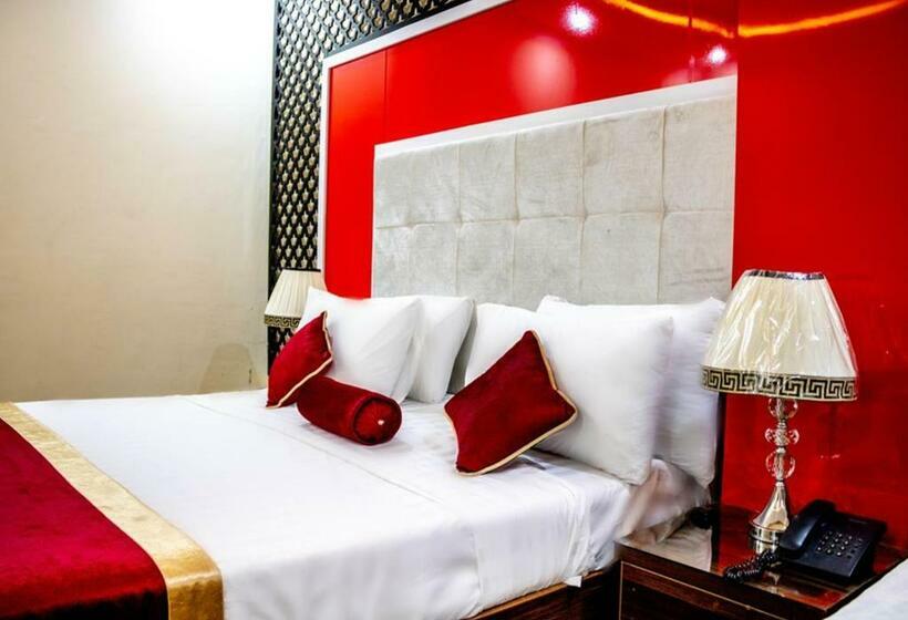 اتاق لوکس با تخت بزرگ, Rose Palace Hotel, Gulberg