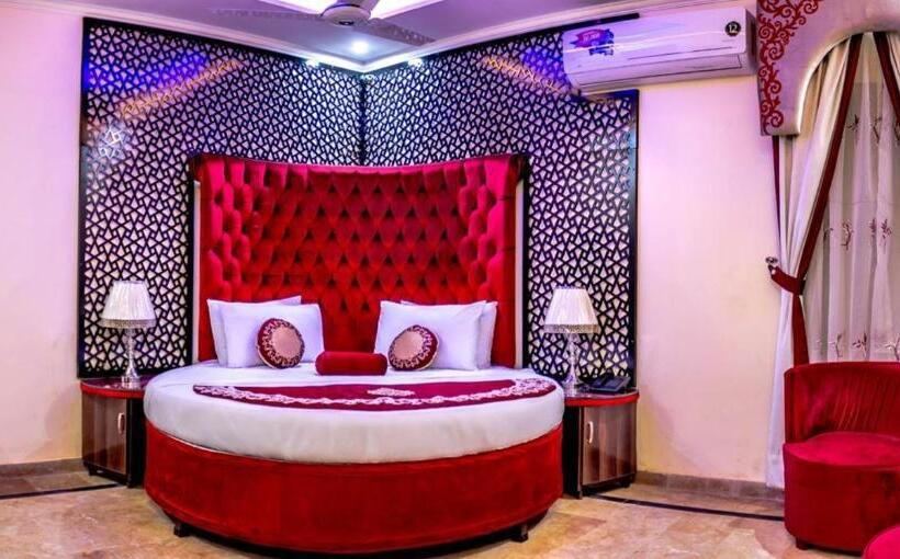 اتاق اجرایی سه نفره, Rose Palace Hotel, Gulberg