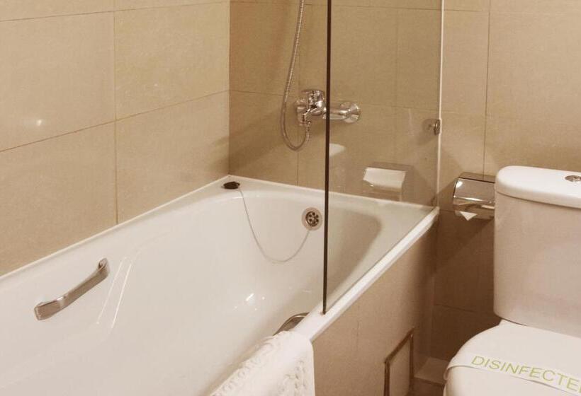 اتاق استاندارد با تخت بزرگ, The Corporate Hotel Central