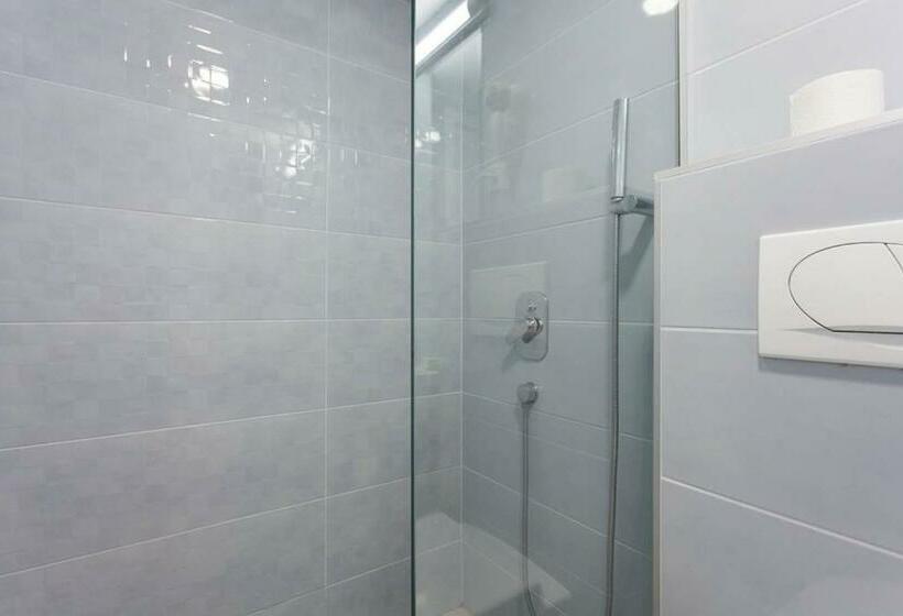 اتاق استاندارد سه نفره, Villa Jordan