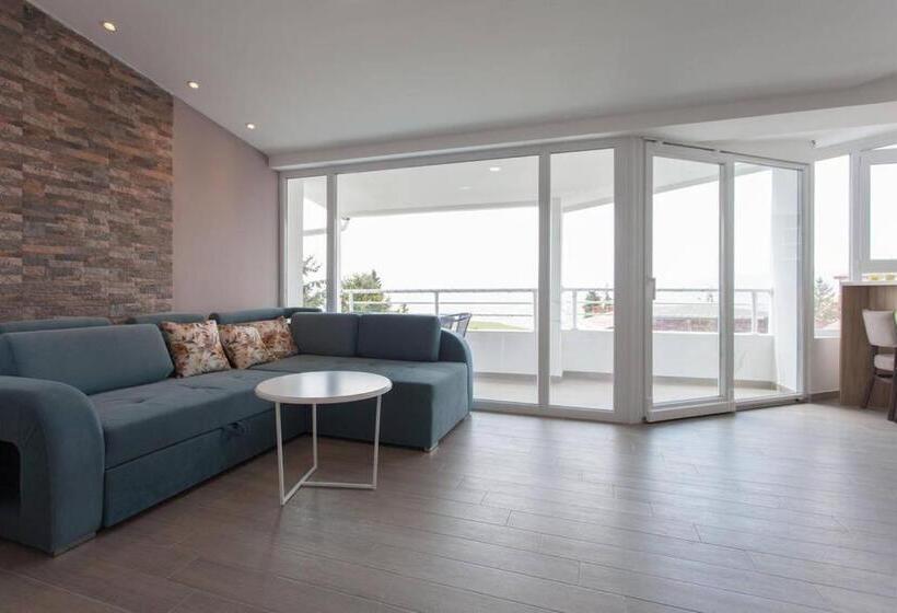 1 Bedroom Apartment Lake View, Villa Jordan