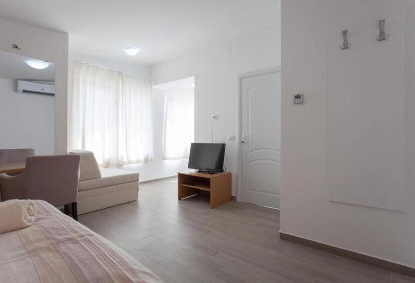 1 Bedroom Apartment Lake View, Villa Jordan