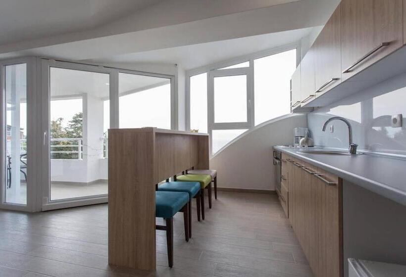 1 Bedroom Apartment Lake View, Villa Jordan