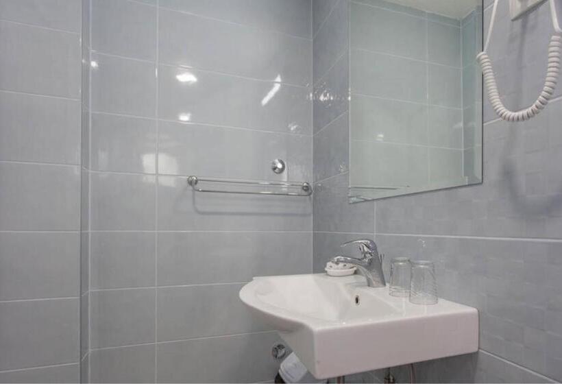 اتاق استاندارد چهارنفره با چشم‌انداز باغ, Villa Jordan