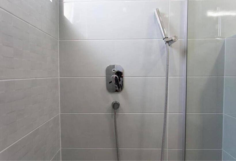 اتاق استاندارد چهارنفره با چشم‌انداز باغ, Villa Jordan