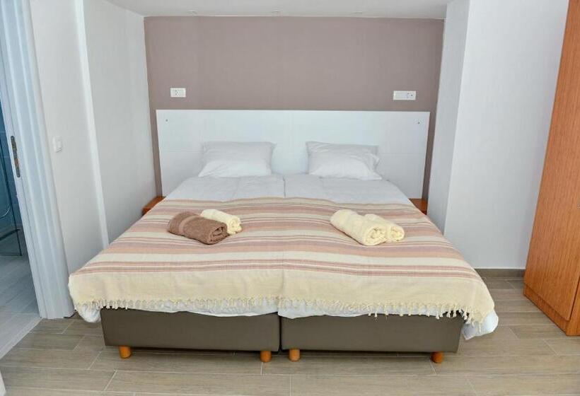 اتاق استاندارد چهارنفره با چشم‌انداز باغ, Villa Jordan