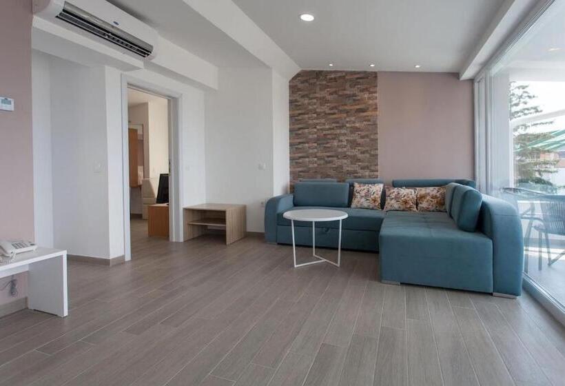 1 Bedroom Apartment Lake View, Villa Jordan