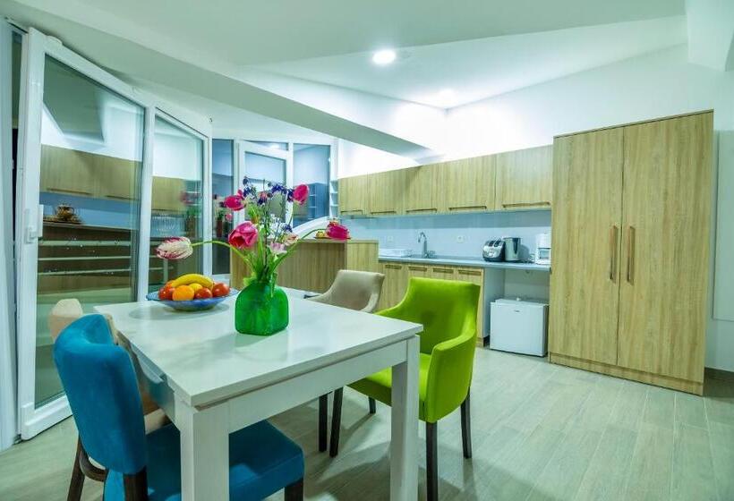 1 Bedroom Apartment Lake View, Villa Jordan