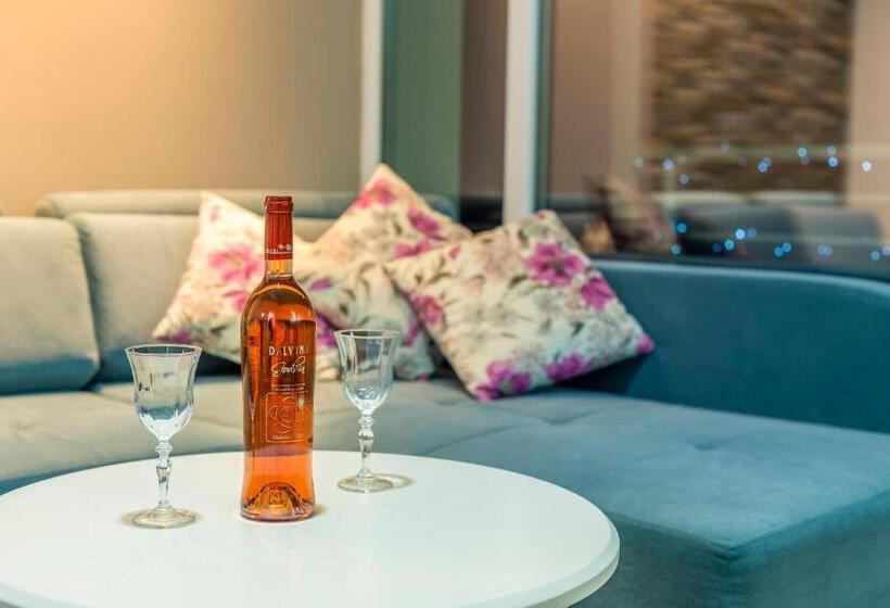 1 Bedroom Apartment Lake View, Villa Jordan